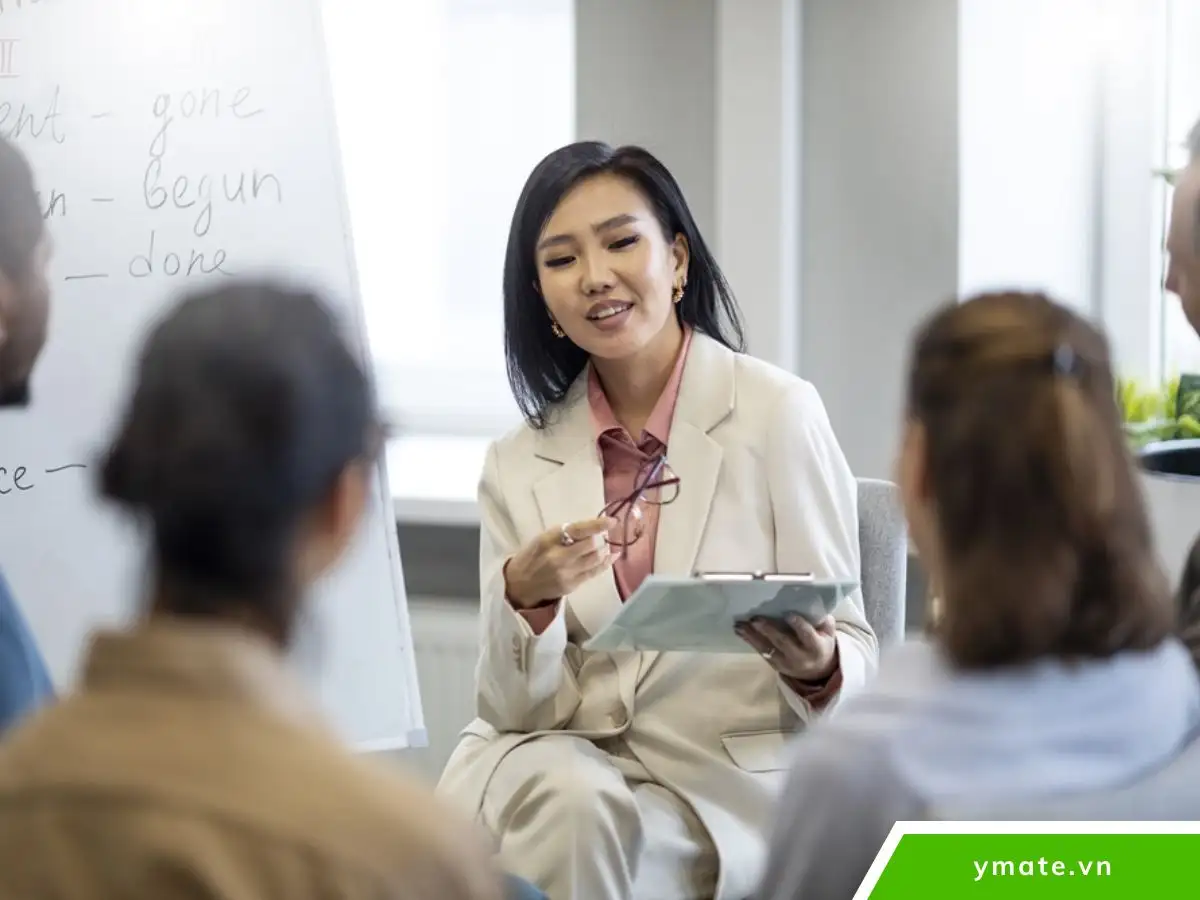 Học hỏi từ chuyên gia và cố vấn